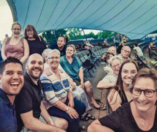Gestern waren wir bei den Brüder Grimm Festspielen in Hanau und sahen uns die Inszenierung von Aladin als Musical an. Tanz, Witz und Gesang sorgten für einen kurzweiligen Abend. #vereinsleben #vereinsausflug #musical #selfie
