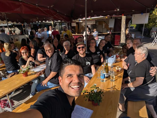 Nach zwei tollen Vorstellungen im März freuen wir uns nach einer Pause wieder zusammen zu kommen! Wo kann man das besser als auf dem Weinfest in Nieder-Roden?! Wir haben wie immer viel gelacht🤗 #freunde #weinfest #niederroden #theater #laienspielgruppe