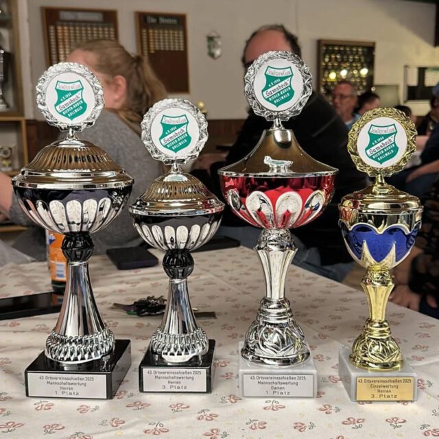 Beim Ortsvereinsschießen sind wir immer gern dabei! Erster Platz bei den Herren und bei den Damen! Zur Belohnung gabs leckeren Kuchen! 🏹🎯